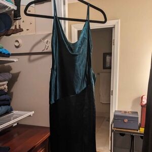 Lulu's Caroline emerald maxi dress